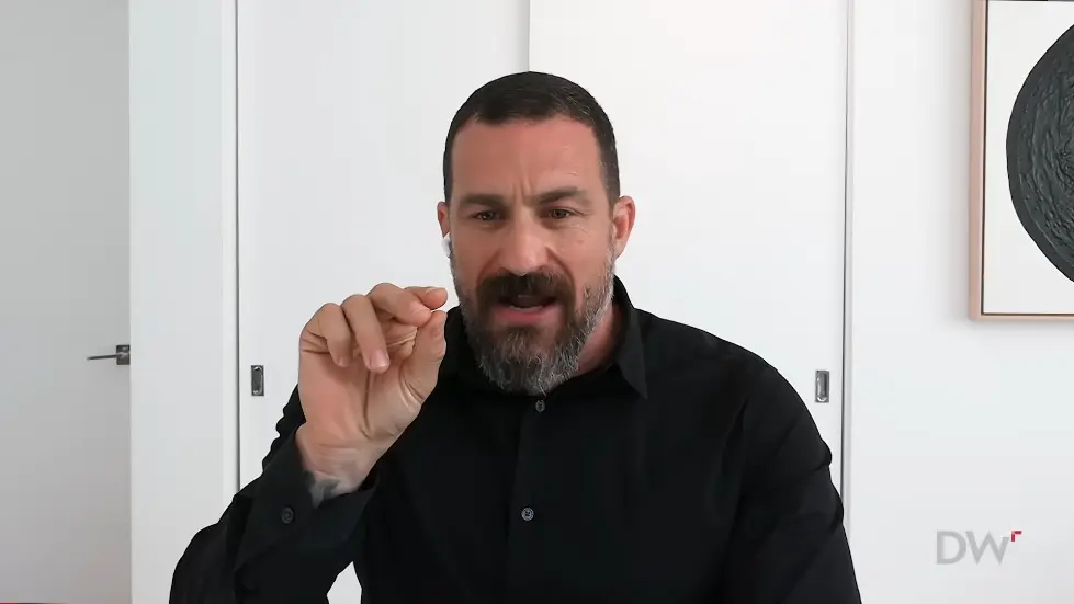 Neuroscience Meets Psychology | Dr. Andrew Huberman | EP 296 Dr Jordan B Peterson and Andrew Huberman discuss neurology, the way humans and animals react to specific stimuli. 010