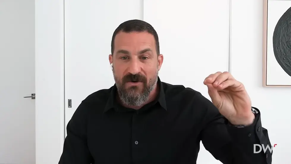 Neuroscience Meets Psychology | Dr. Andrew Huberman | EP 296 Dr Jordan B Peterson and Andrew Huberman discuss neurology, the way humans and animals react to specific stimuli. 025