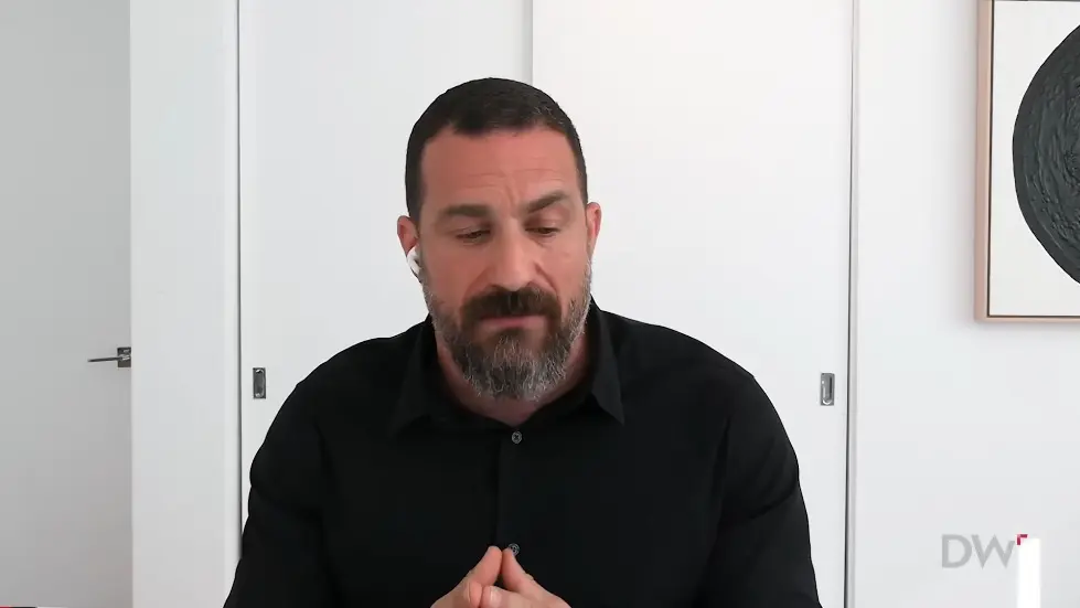 Neuroscience Meets Psychology | Dr. Andrew Huberman | EP 296 Dr Jordan B Peterson and Andrew Huberman discuss neurology, the way humans and animals react to specific stimuli. 039