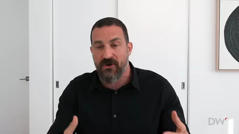 Neuroscience Meets Psychology | Dr. Andrew Huberman | EP 296 Dr Jordan B Peterson and Andrew Huberman discuss neurology, the way humans and animals react to specific stimuli. 041