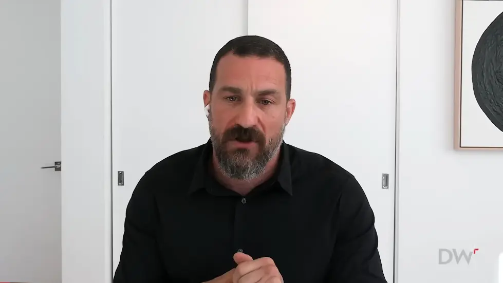 Neuroscience Meets Psychology | Dr. Andrew Huberman | EP 296 Dr Jordan B Peterson and Andrew Huberman discuss neurology, the way humans and animals react to specific stimuli. 047