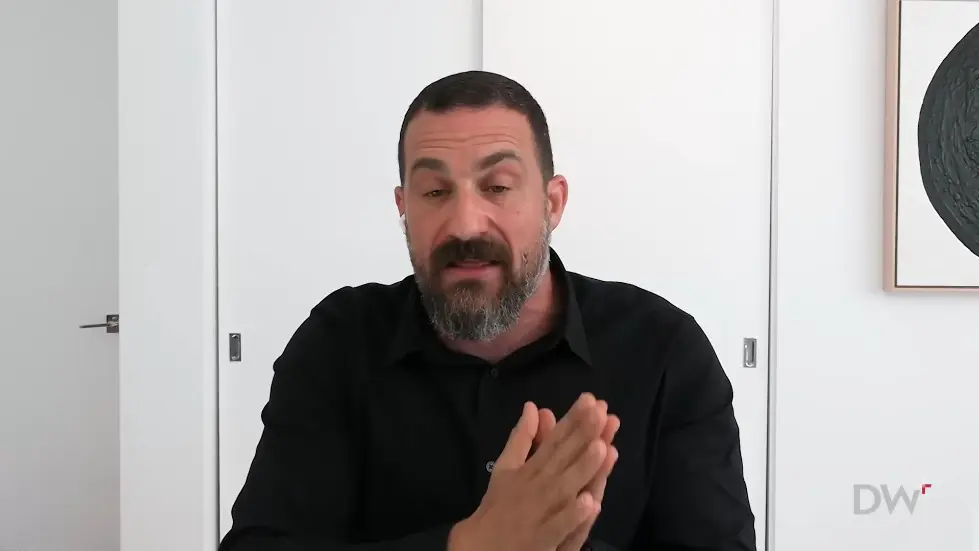 Neuroscience Meets Psychology | Dr. Andrew Huberman | EP 296 Dr Jordan B Peterson and Andrew Huberman discuss neurology, the way humans and animals react to specific stimuli. 049