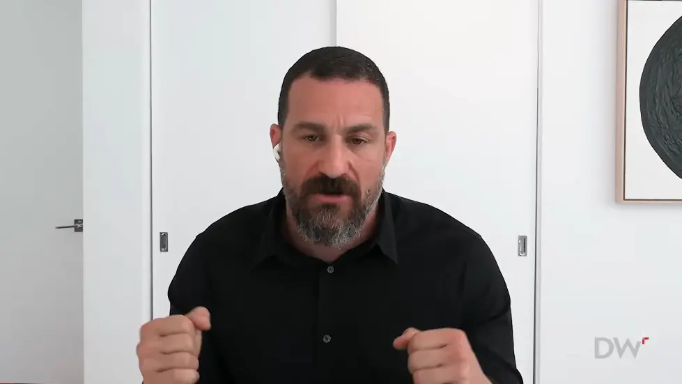 Neuroscience Meets Psychology | Dr. Andrew Huberman | EP 296 Dr Jordan B Peterson and Andrew Huberman discuss neurology, the way humans and animals react to specific stimuli. 051