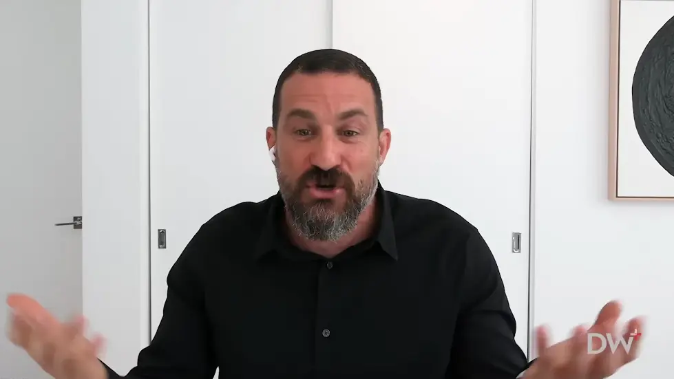 Neuroscience Meets Psychology | Dr. Andrew Huberman | EP 296 Dr Jordan B Peterson and Andrew Huberman discuss neurology, the way humans and animals react to specific stimuli. 061