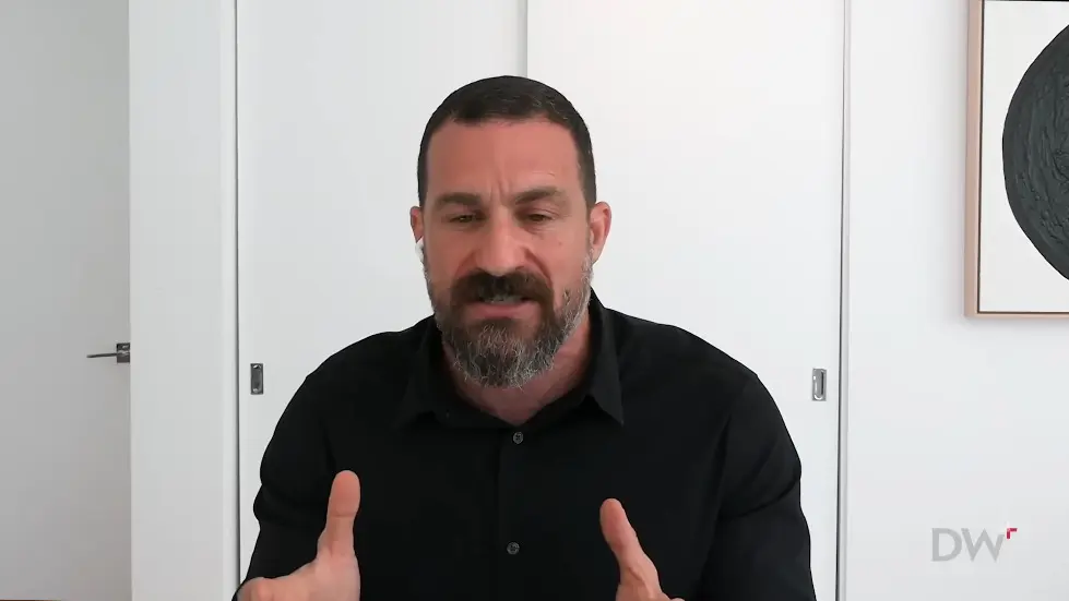 Neuroscience Meets Psychology | Dr. Andrew Huberman | EP 296 Dr Jordan B Peterson and Andrew Huberman discuss neurology, the way humans and animals react to specific stimuli. 071