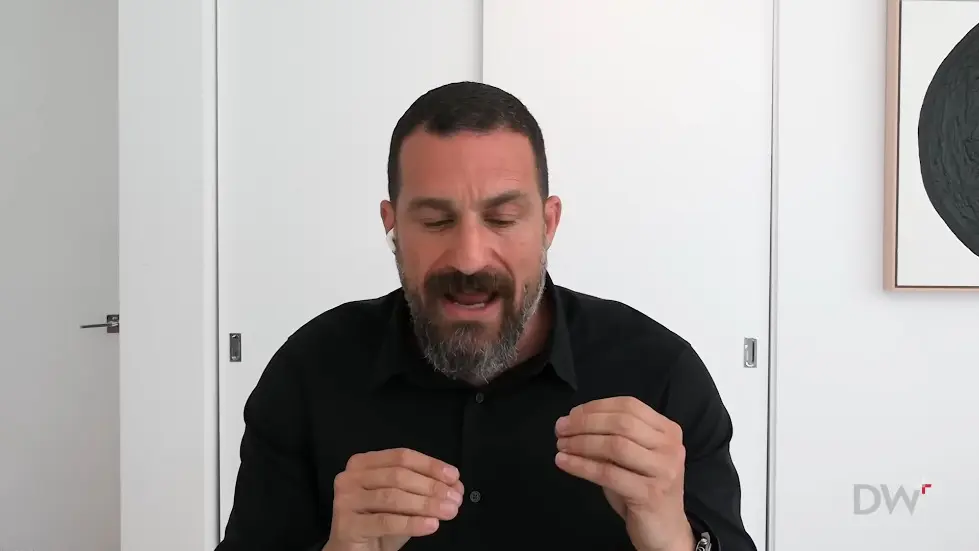 Neuroscience Meets Psychology | Dr. Andrew Huberman | EP 296 Dr Jordan B Peterson and Andrew Huberman discuss neurology, the way humans and animals react to specific stimuli. 089