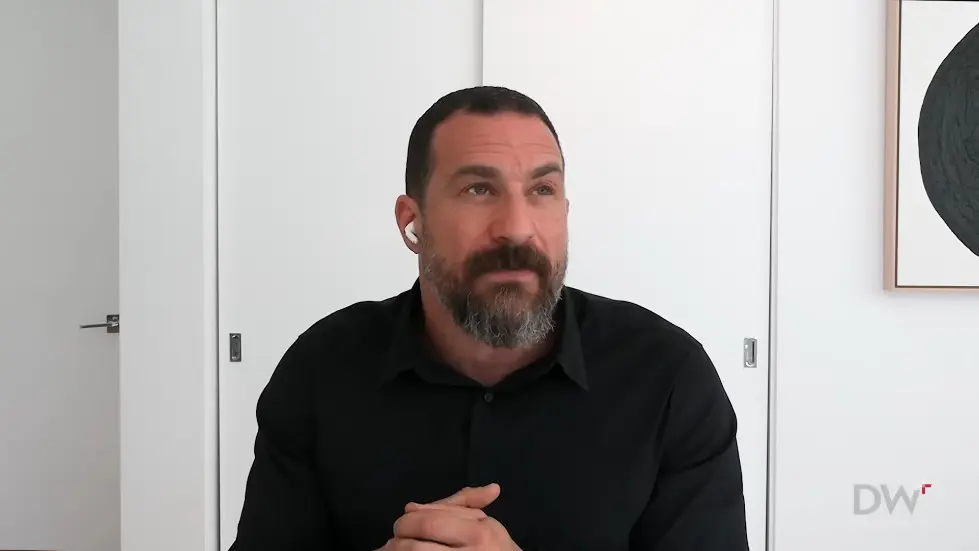 Neuroscience Meets Psychology | Dr. Andrew Huberman | EP 296 Dr Jordan B Peterson and Andrew Huberman discuss neurology, the way humans and animals react to specific stimuli. 099