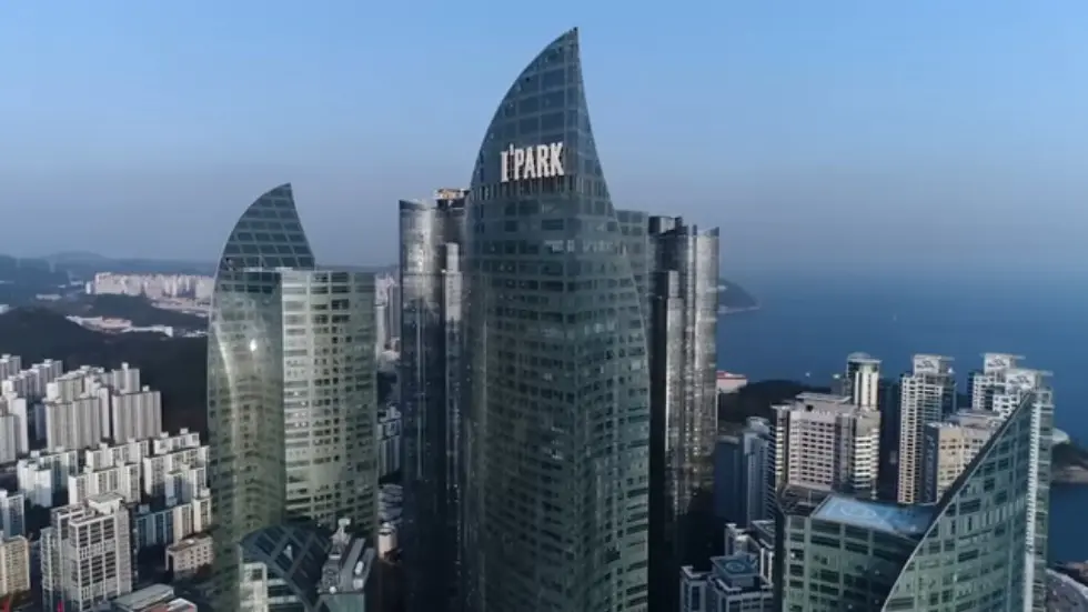 Samsung’s Dangerous Dominance over South Korea. Samsung takes "too big to fail" to a whole new level 001