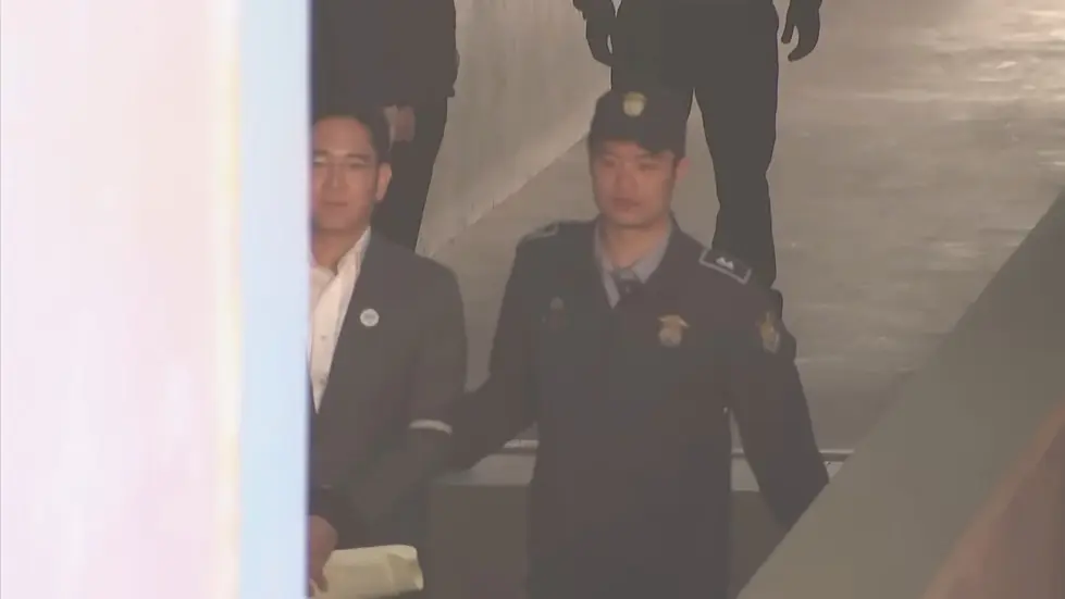 Samsung’s Dangerous Dominance over South Korea. Samsung takes "too big to fail" to a whole new level 016