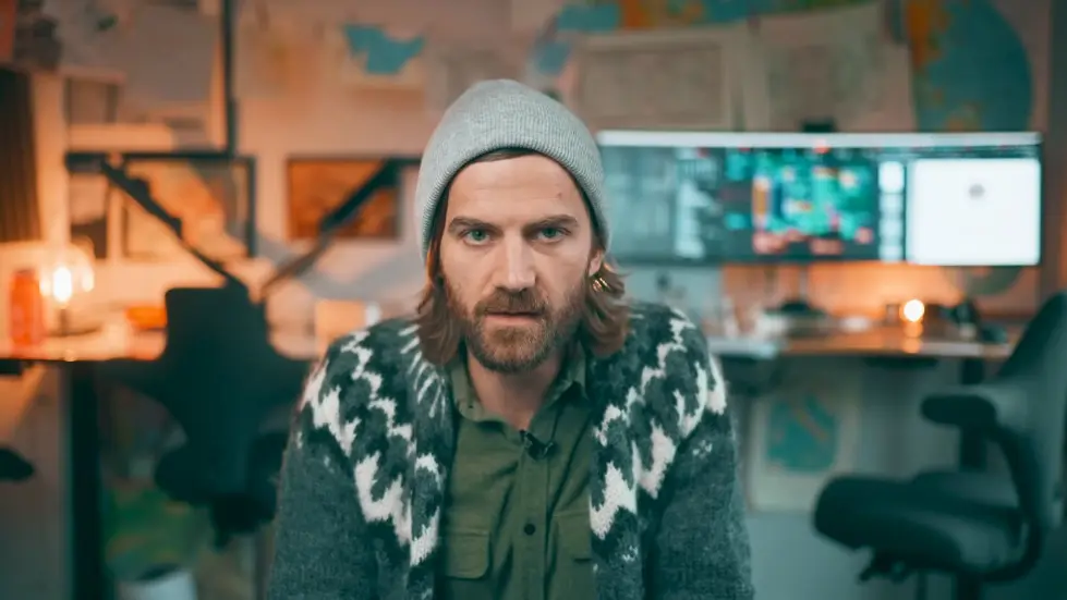 Why UFOs are Suddenly EVERYWHERE. The Pentagon is studying UFOs. 017