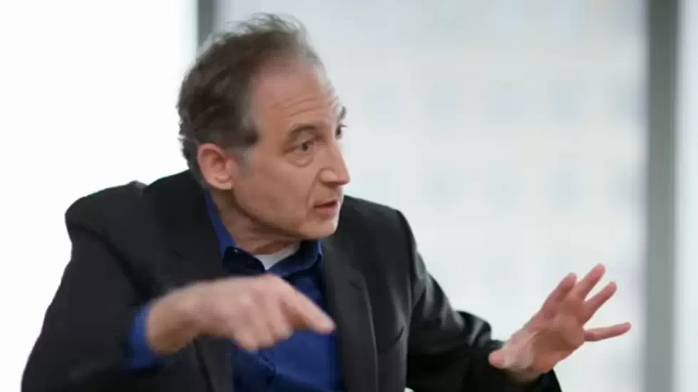 Theoretical Physicist Brian Greene Explains Time in 5 Levels of Difficulty | WIRED 01